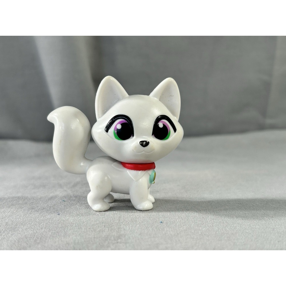 Abby Arctic Fox figurine from The Elf on the Shelf Merry Minis 2"